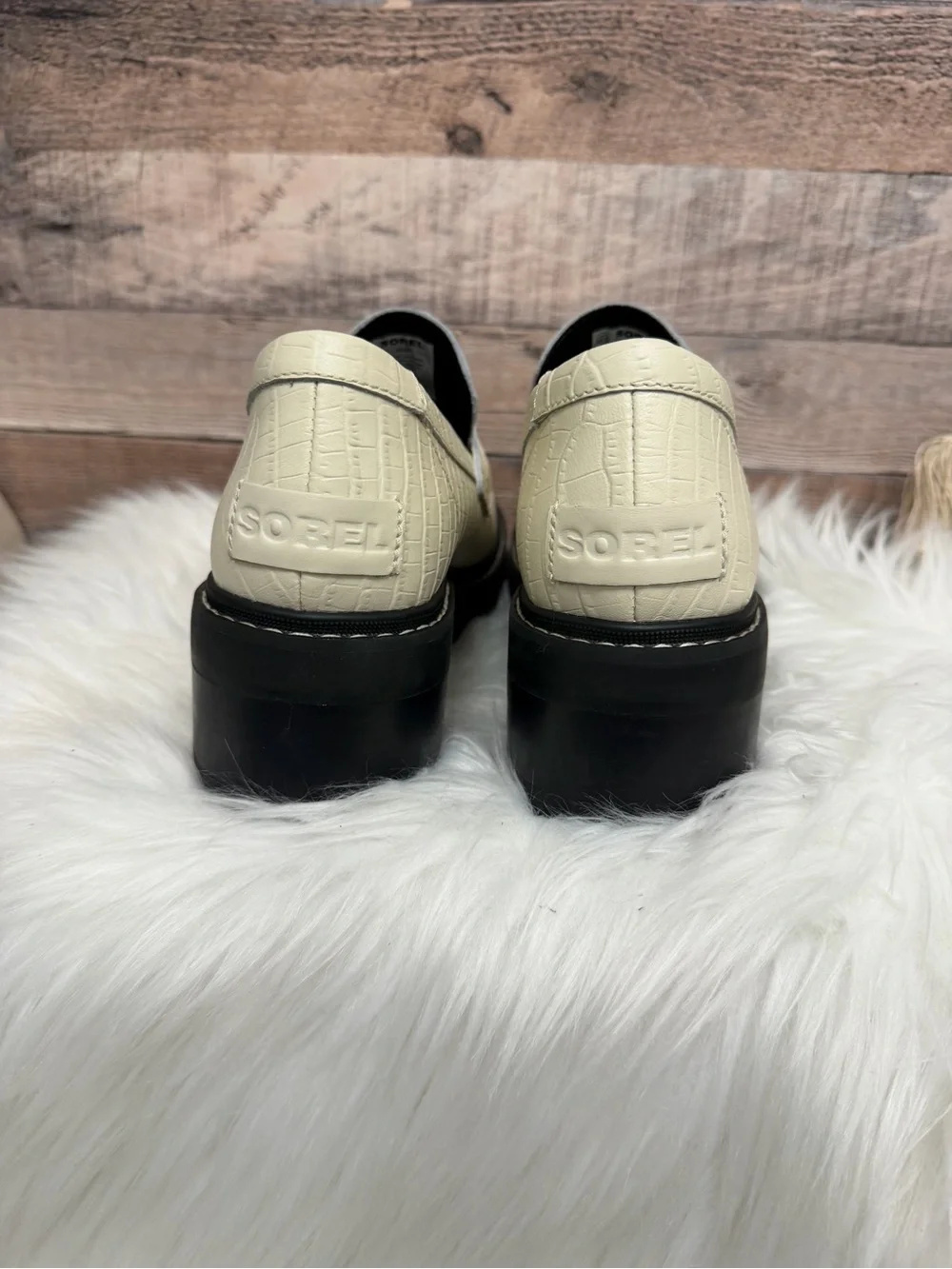 Sorel White Leather Slip On Loafer 10.5